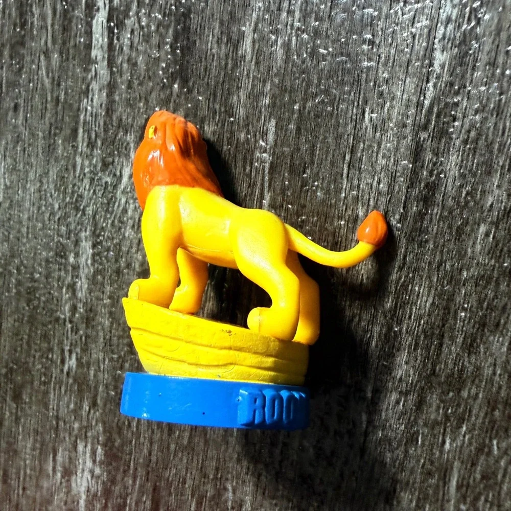 Disney Lion King Mufasa Figurine Unisex Small Yellow Pride Rock Vintage Toy